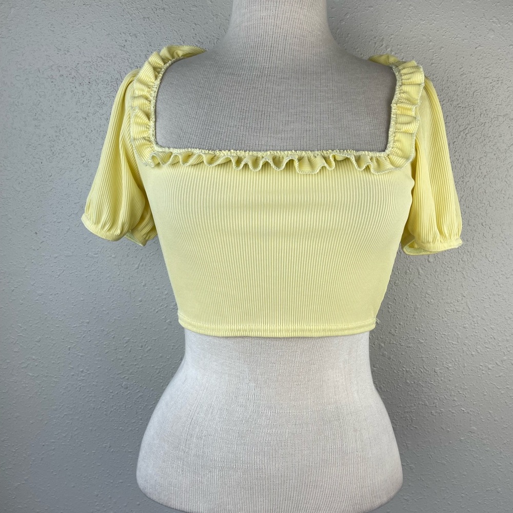 Boohoo Yellow Crop Top Size 8 EUC